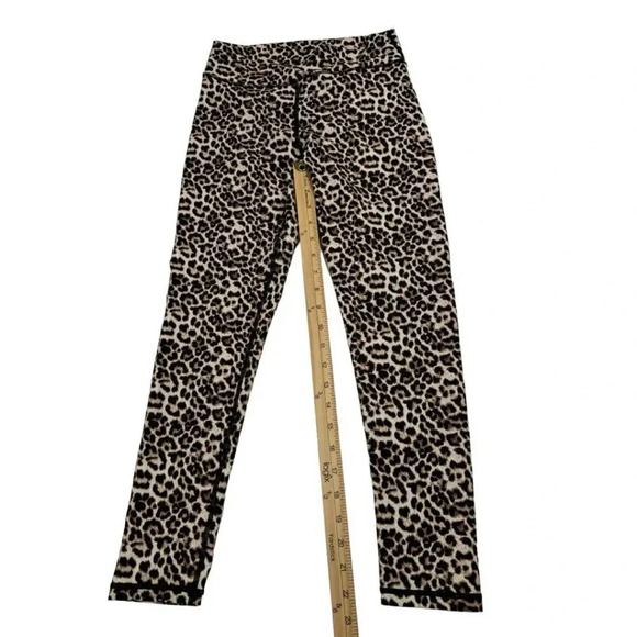 Zyia Active Leopard Brilliant Scrunch leggings - Picture 7 of 9